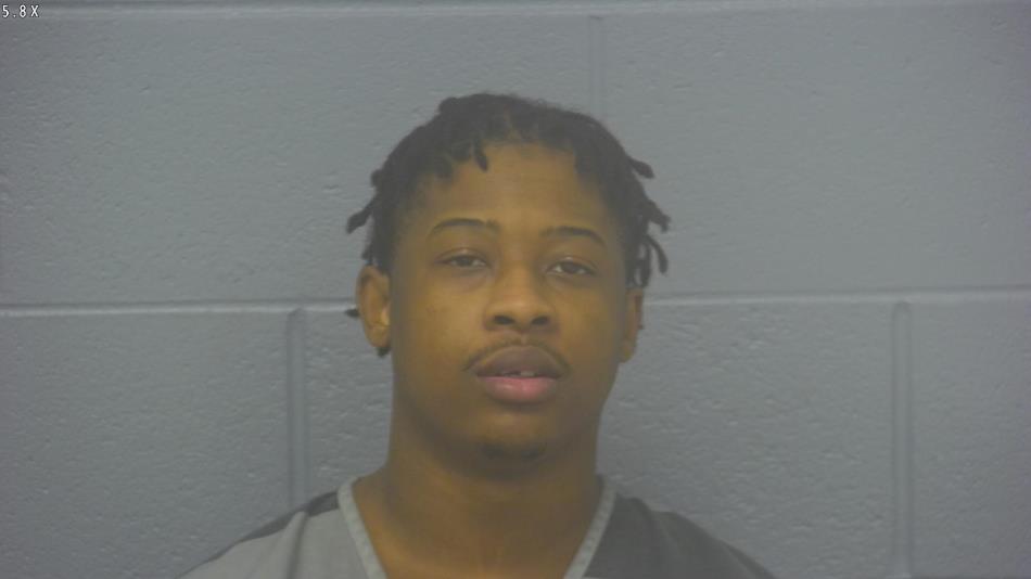 Arrest photo of DAQUAVIOUS ROBERTSON