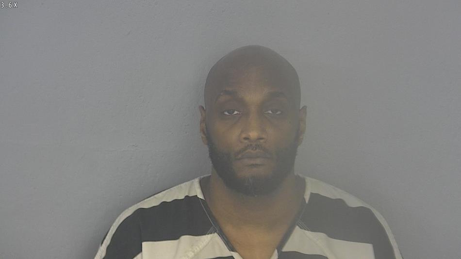 Arrest photo of DARCELL MILLS