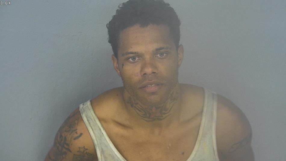 Arrest photo of QUINDARIUS WADE