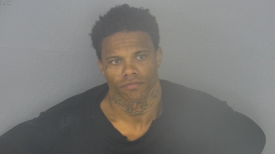 Arrest photo of QUINDARIUS WADE