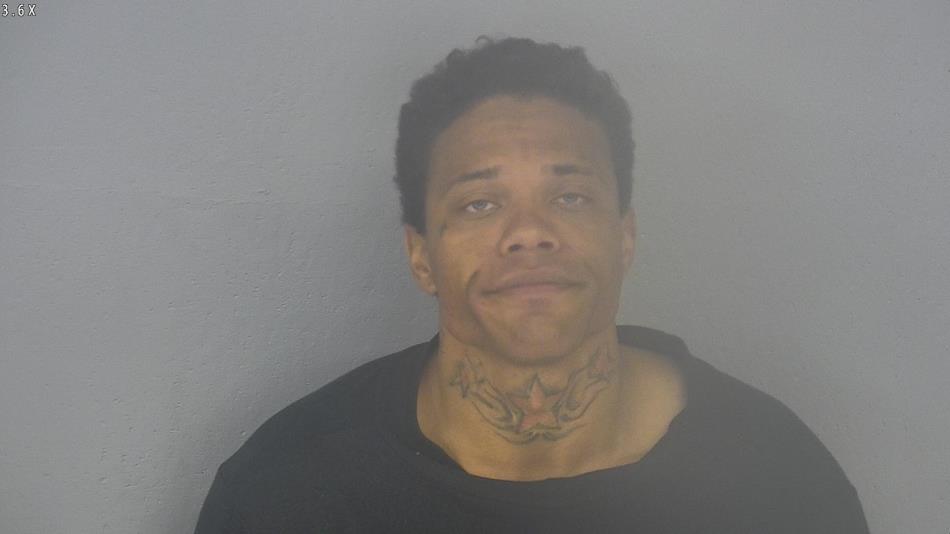 Arrest photo of QUINDARIUS WADE
