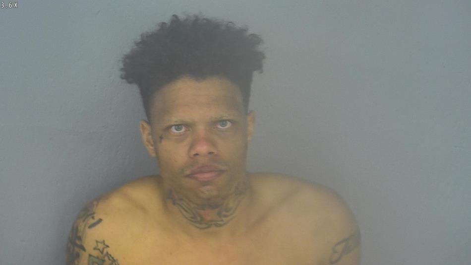 Arrest photo of QUINDARIUS WADE